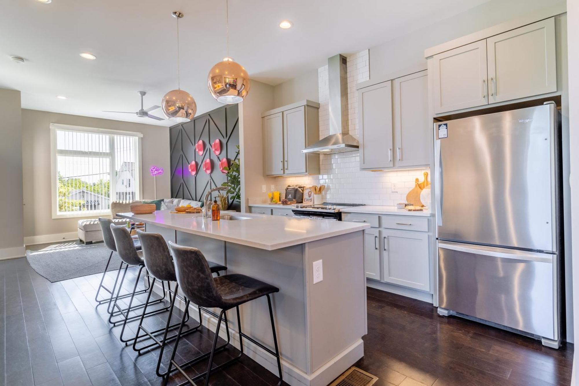 Holiday home Doralee By Avantstay Rooftop Mins From Downtown Dolly Parton Theme *