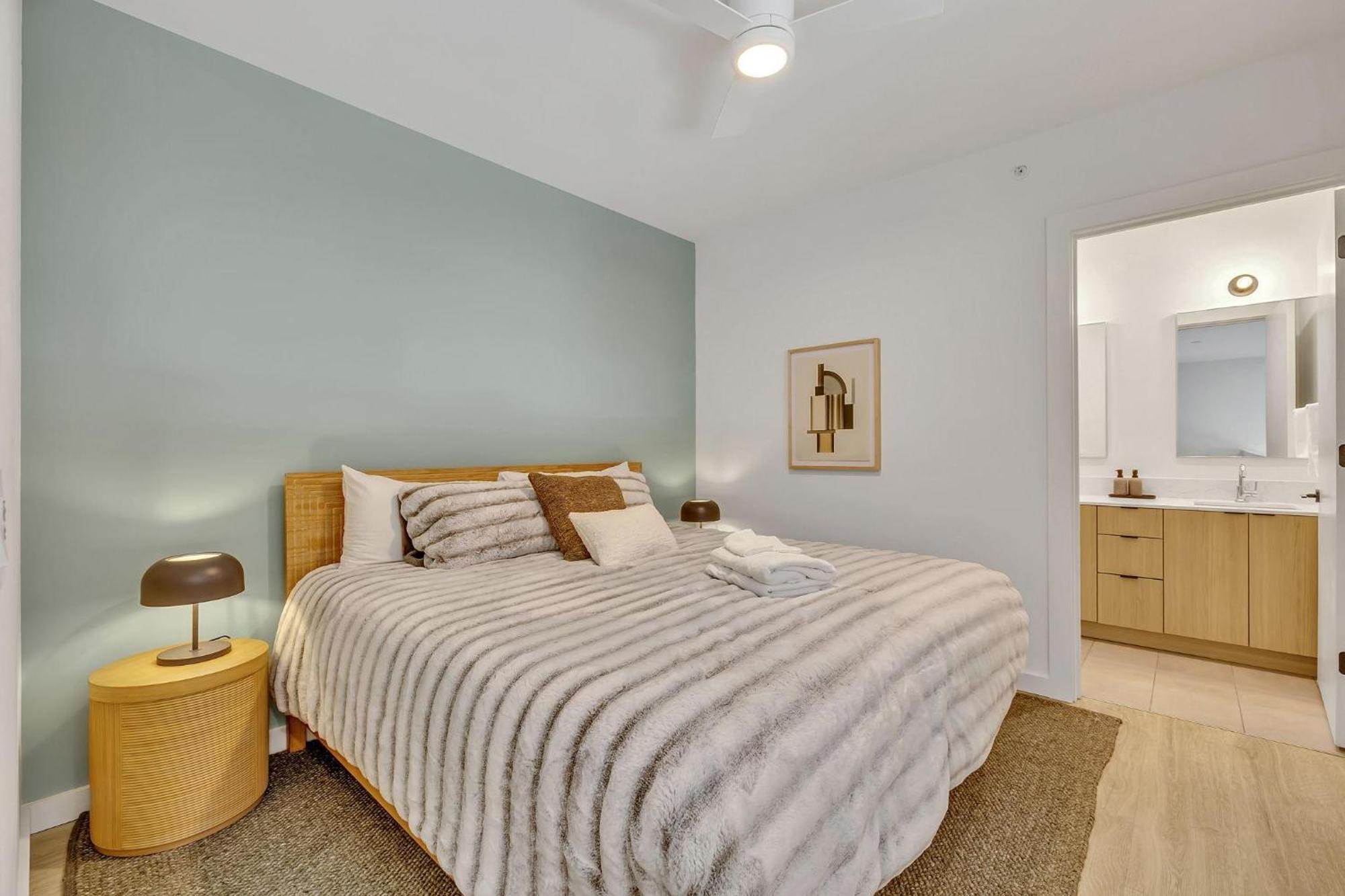 - 635 7th Ave S Unit 610 *