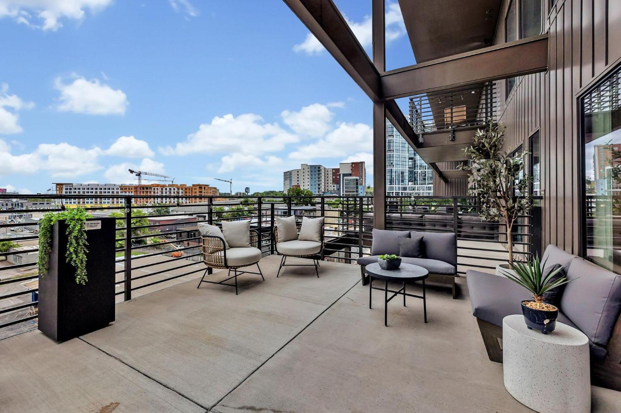 Holiday home - 635 7th Ave S Unit 610 Nashville