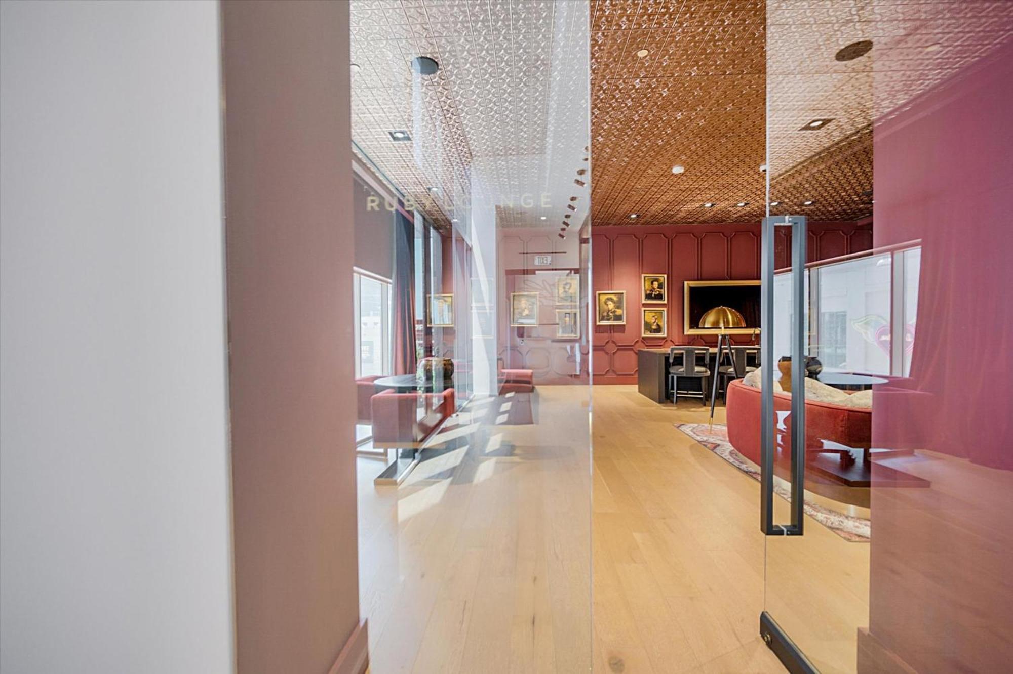 Global Luxury Downtown *