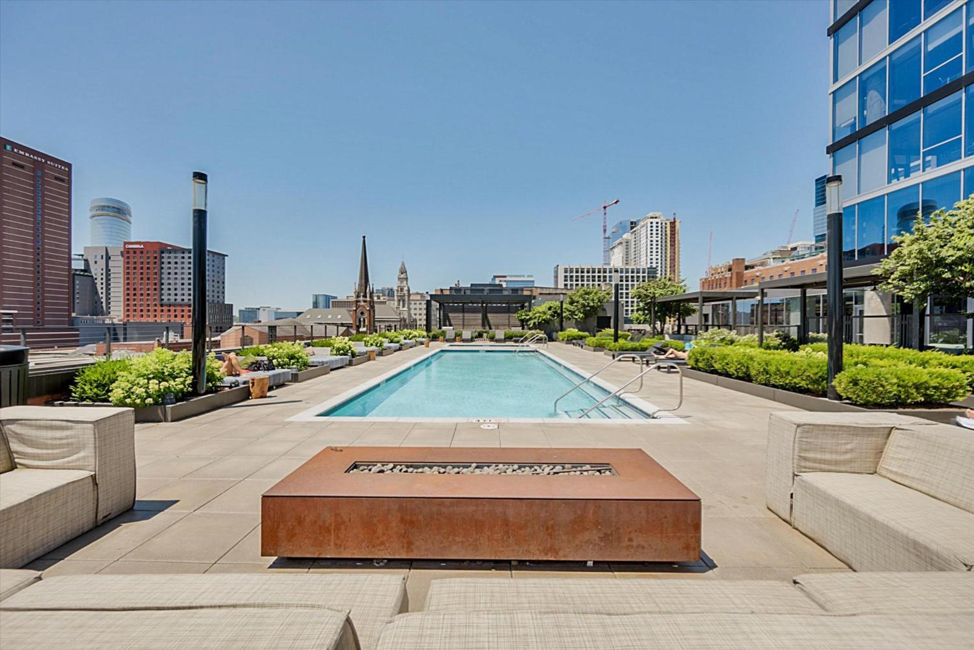 Global Luxury Downtown *