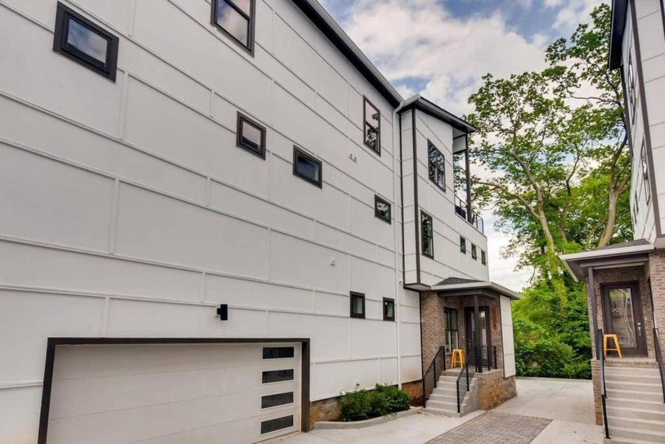 Holiday home Huge4bedr10mintodtownsafe