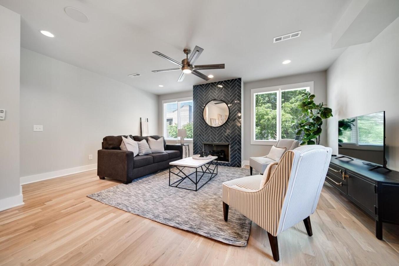 Mayas Luxury Oasis 2 Miles To Broadway Holiday home *