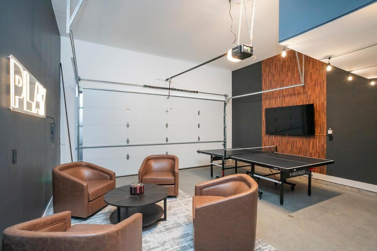 Holiday home Rooftop Deck And Rec Minutes To Dwntn