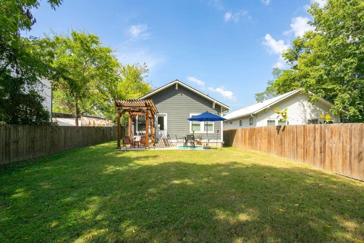 Holiday home July Discount! Close To Downtown, Yard