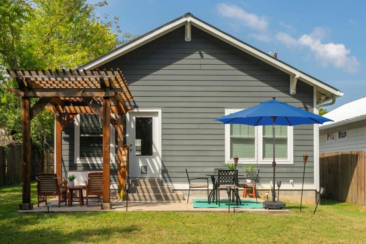 Holiday home July Discount! Close To Downtown, Yard