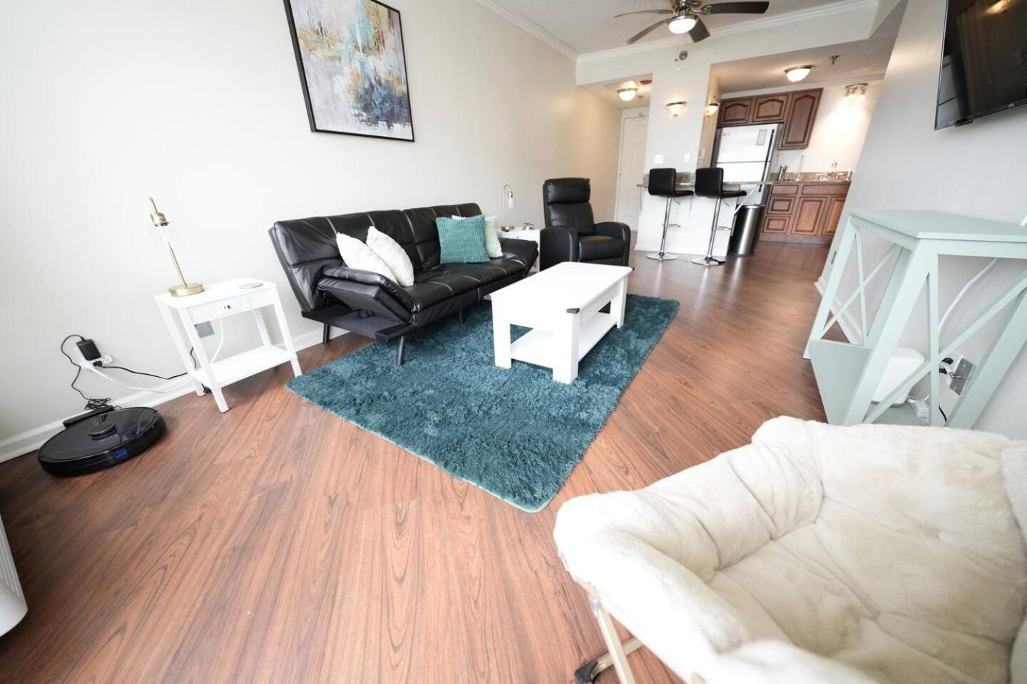 Apartment Traveling Nurses And Professionals Parking Included Pet Friendly Downtown *