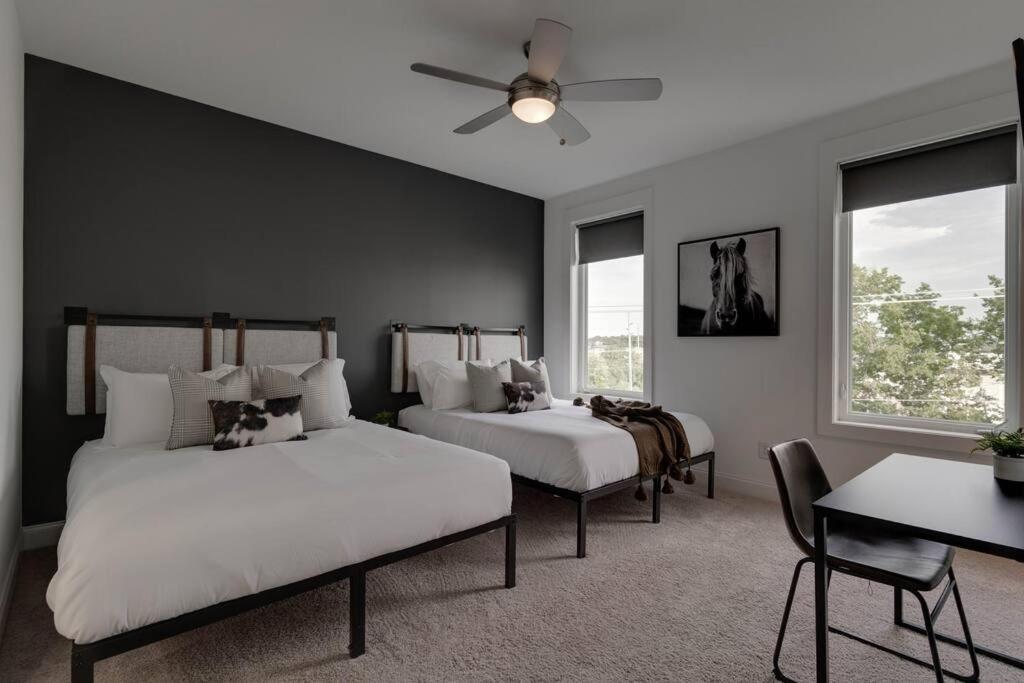 Music Charmer! 3 Bedrooms-2 Miles To Downtown