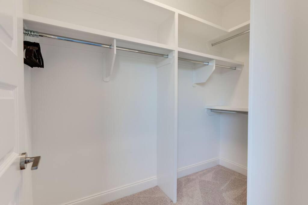 Music Charmer! 3 Bedrooms-2 Miles To Downtown Holiday home