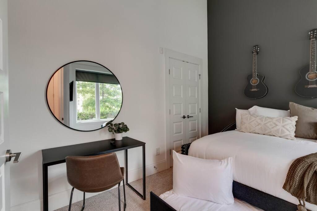 Music Charmer! 3 Bedrooms-2 Miles To Downtown Nashville