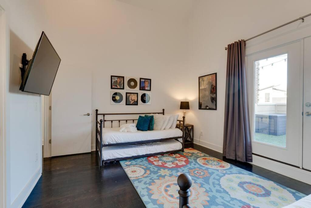 Holiday home Epic Location- Steps From 12th S, Sleep12 Nashville
