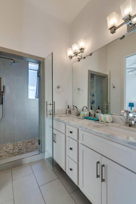 Epic Location- Steps From 12th S, Sleep12 * Nashville