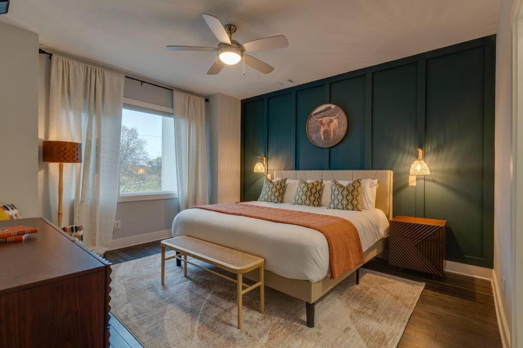 Luxury Townhome! Rooftop-game Room! Near Broadway!