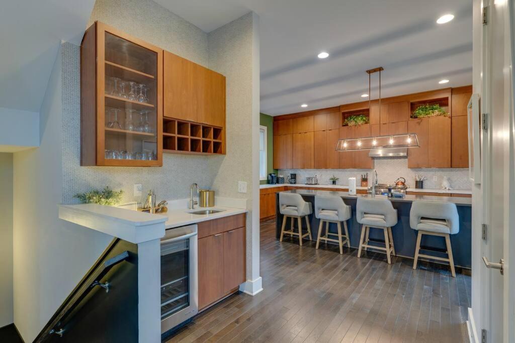 Luxury Townhome! Rooftop-game Room! Near Broadway!