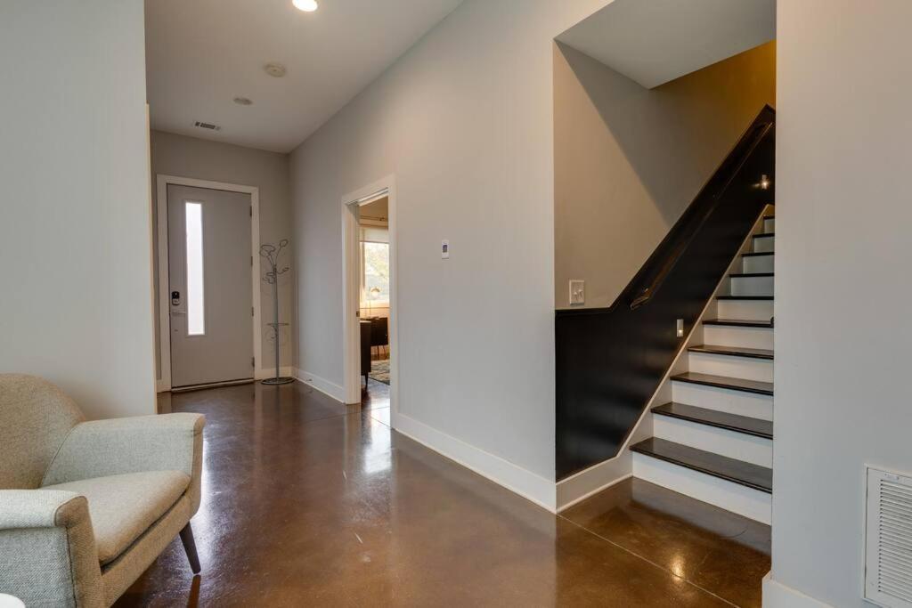 Holiday home Luxury Townhome! Rooftop-game Room! Near Broadway! *