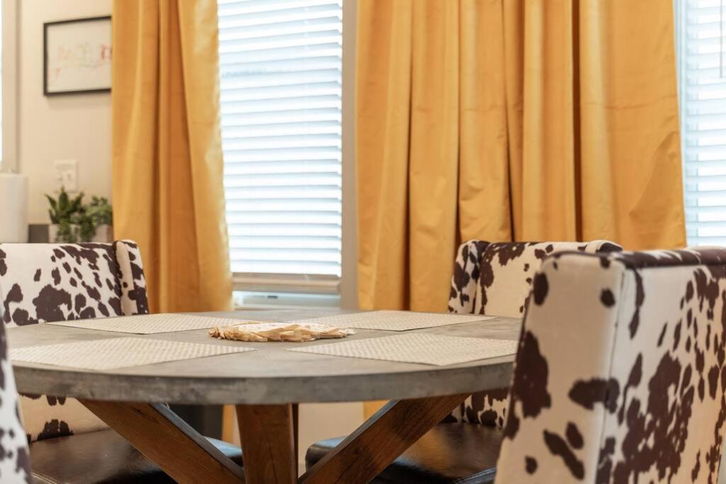 Apartment Chic Condo, 2mi To Downtown, Sleeps 8, By Geodis Nashville