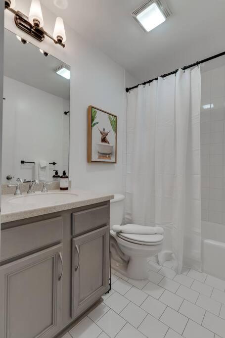 Splash & Explore Riverfront Near Broadway Nashville