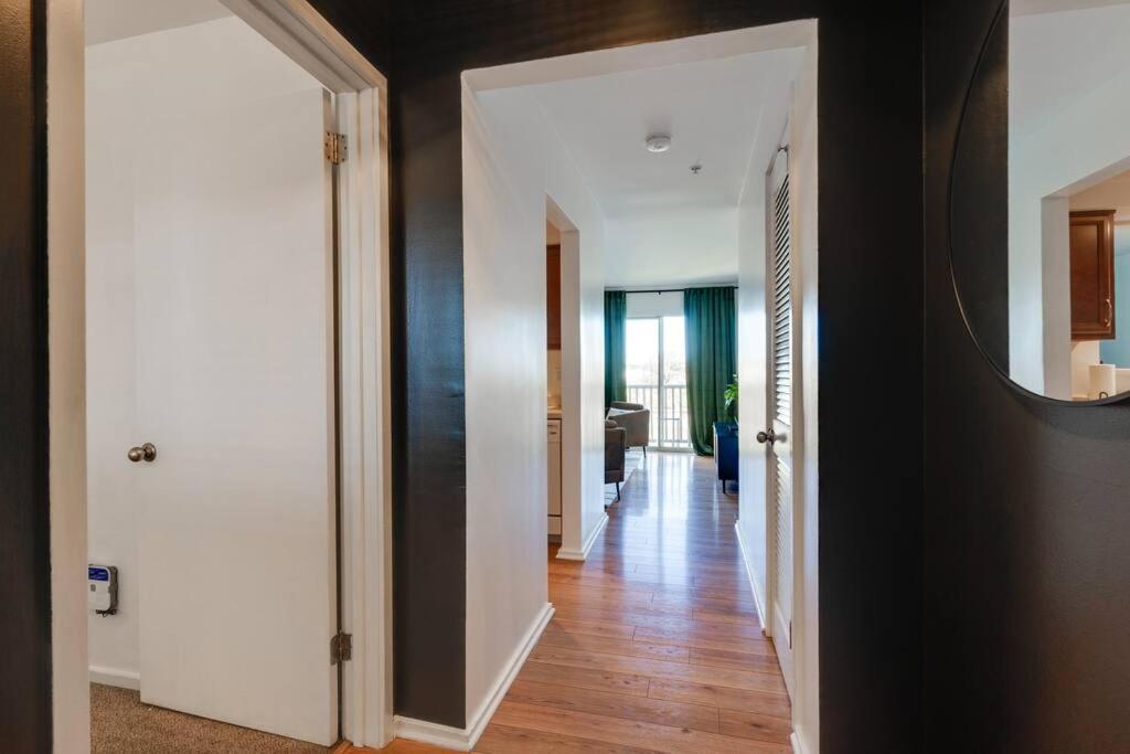 Apartment Splash & Explore Riverfront Near Broadway Nashville