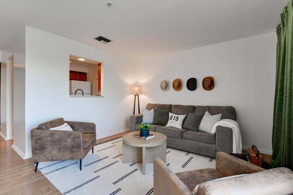 Apartment Splash & Explore Riverfront Near Broadway Nashville