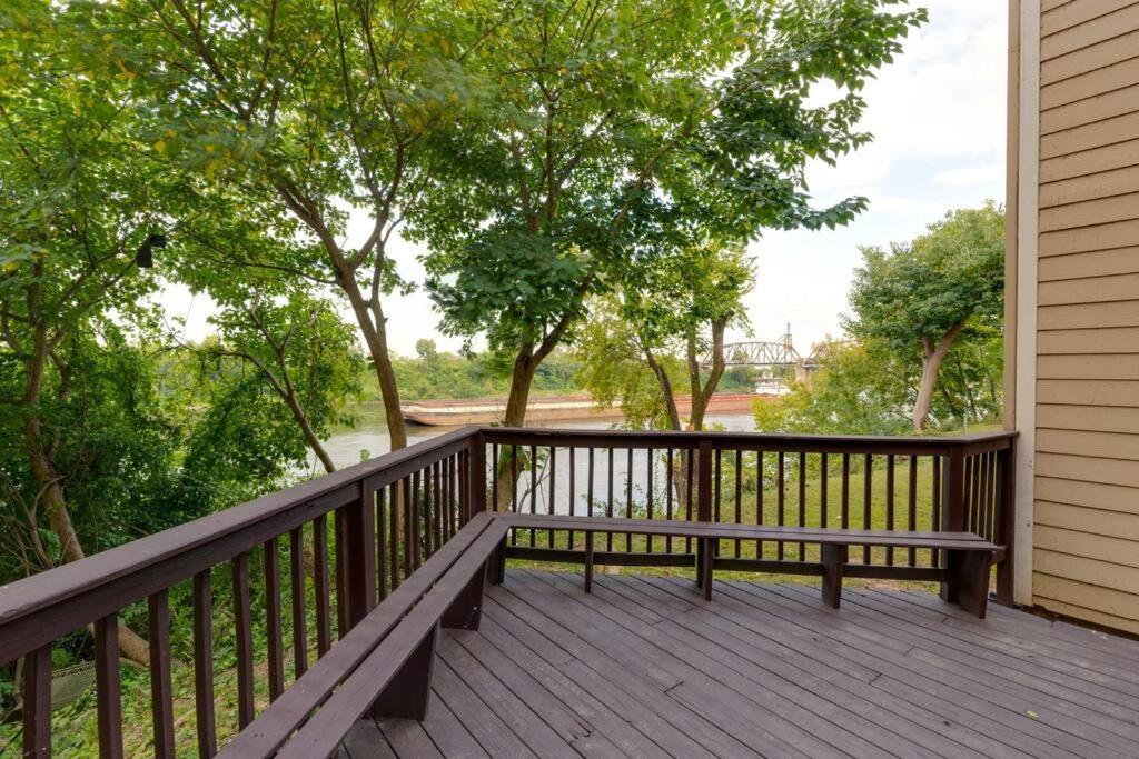 Splash & Explore Riverfront Near Broadway Nashville