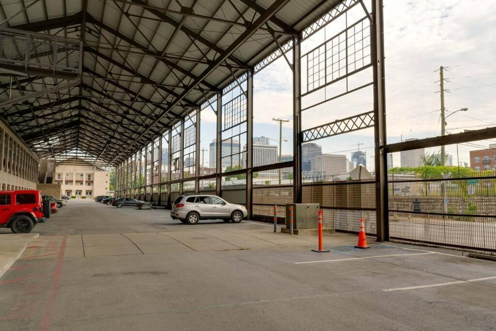 Splash & Explore Riverfront Near Broadway Apartment Nashville