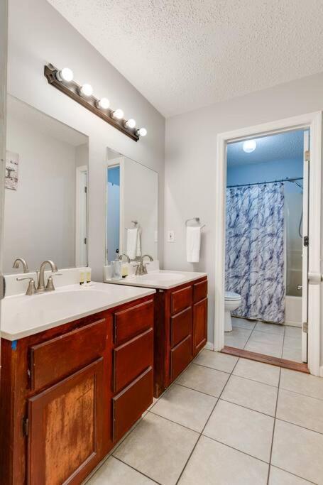 Lovely 2 Bdr With Balcony 2m To Broadway Apartment