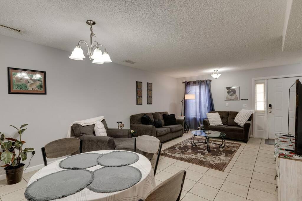 Apartment Lovely 2 Bdr With Balcony 2m To Broadway