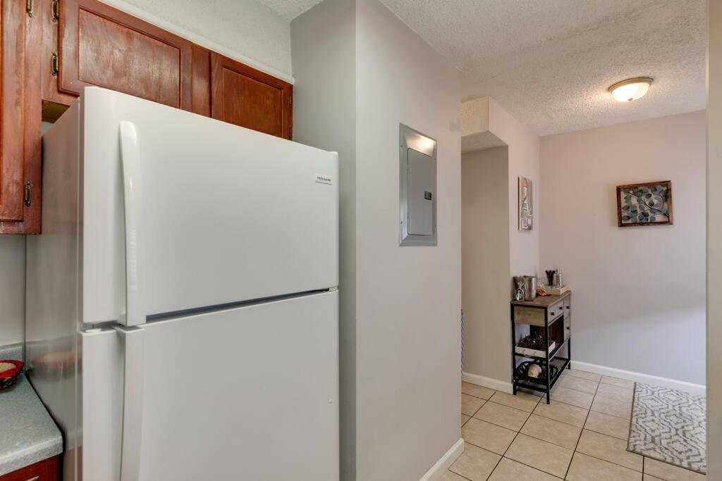 Apartment Lovely 2 Bdr With Balcony 2m To Broadway