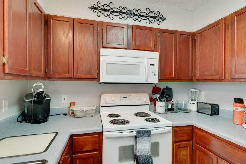 Lovely 2 Bdr With Balcony 2m To Broadway *