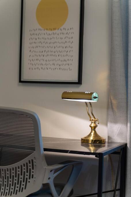 Sleep 8 In Our Cozy Colonial 2miles From Broadway