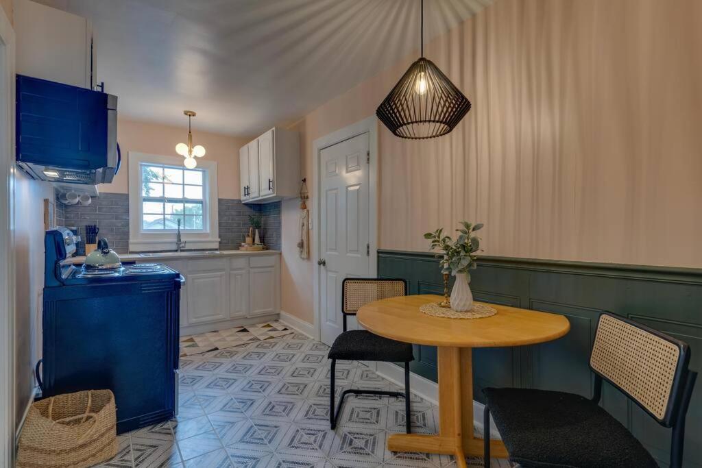 Sleep 8 In Our Cozy Colonial 2miles From Broadway * Nashville