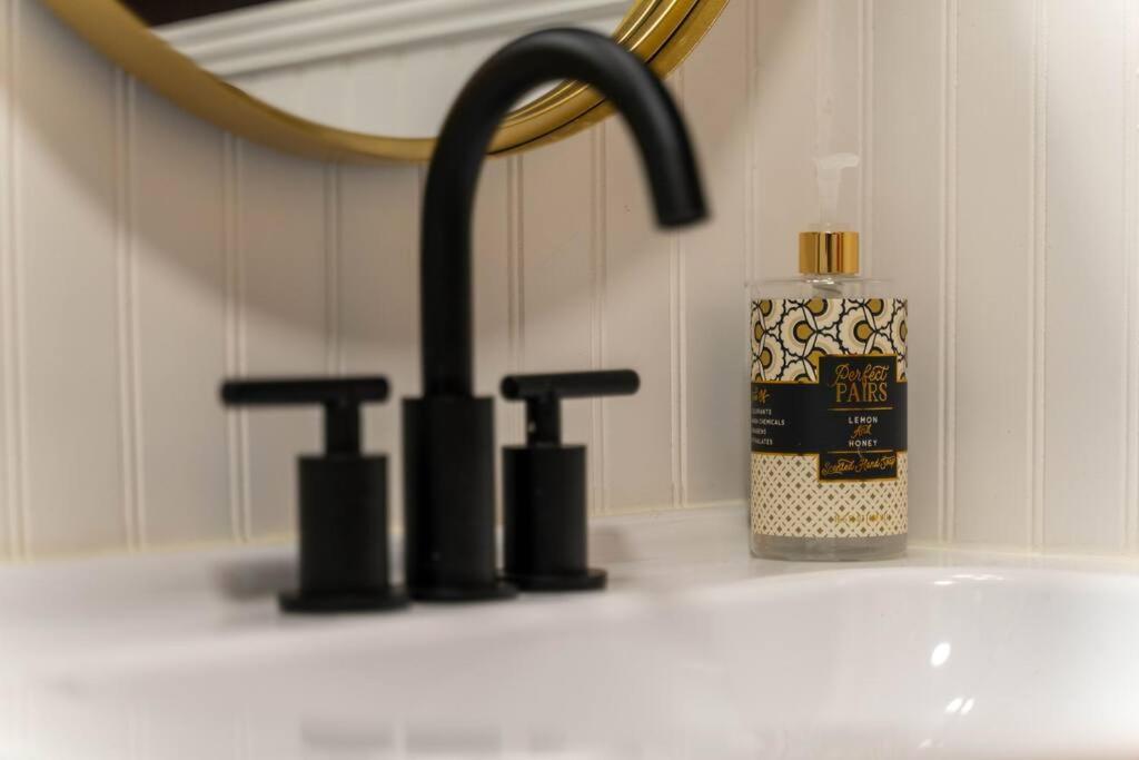 Apartment Sleep 8 In Our Cozy Colonial 2miles From Broadway *