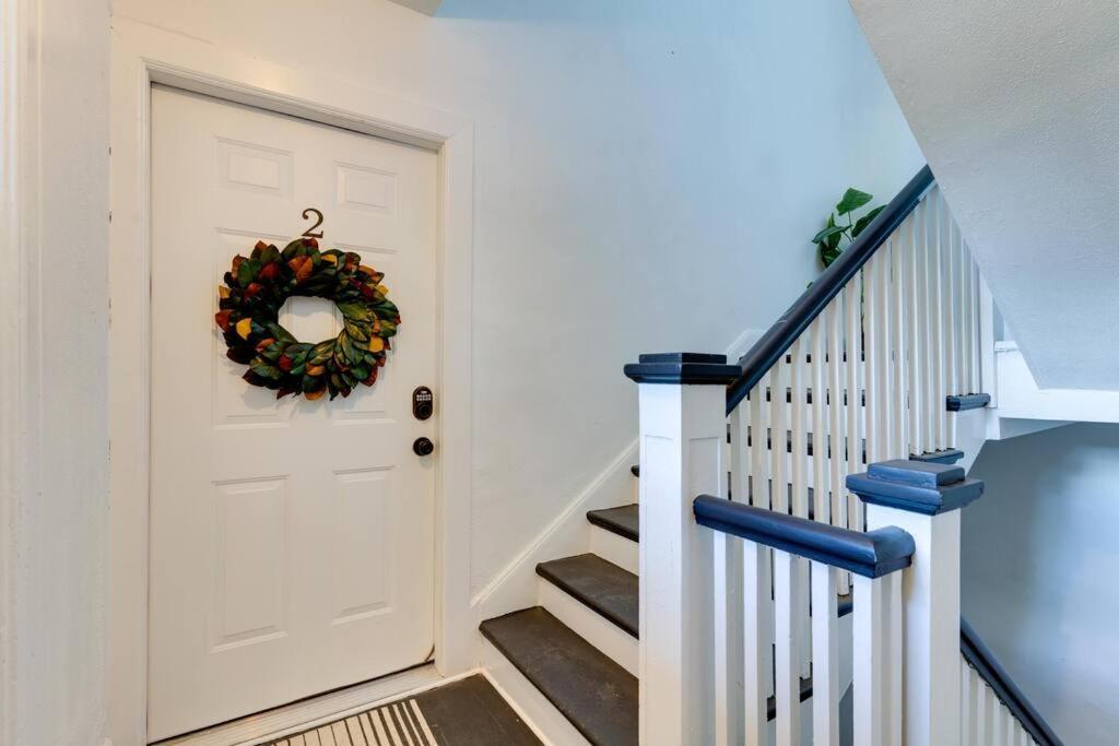 Apartment Sleep 8 In Our Cozy Colonial 2miles From Broadway Nashville