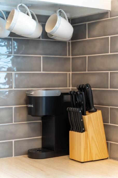 Sleep 8 In Our Cozy Colonial 2miles From Broadway Apartment