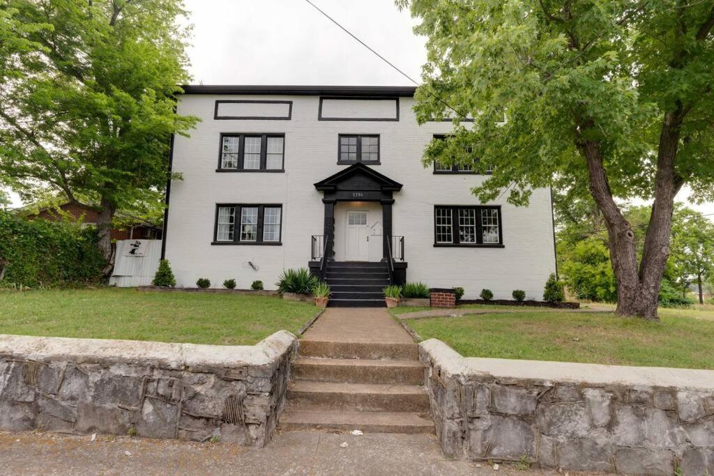 Sleep 8 In Our Cozy Colonial 2miles From Broadway