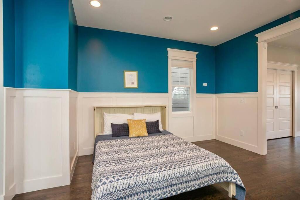 Views, Under 2mi Broadway, Gated Parking Holiday home *