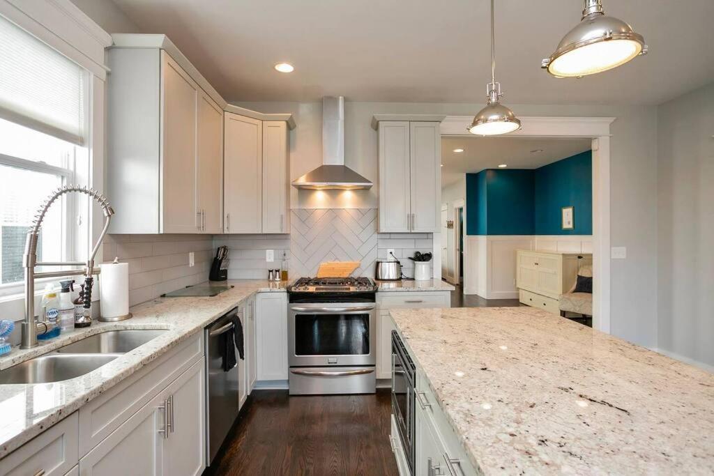 Views, Under 2mi Broadway, Gated Parking *