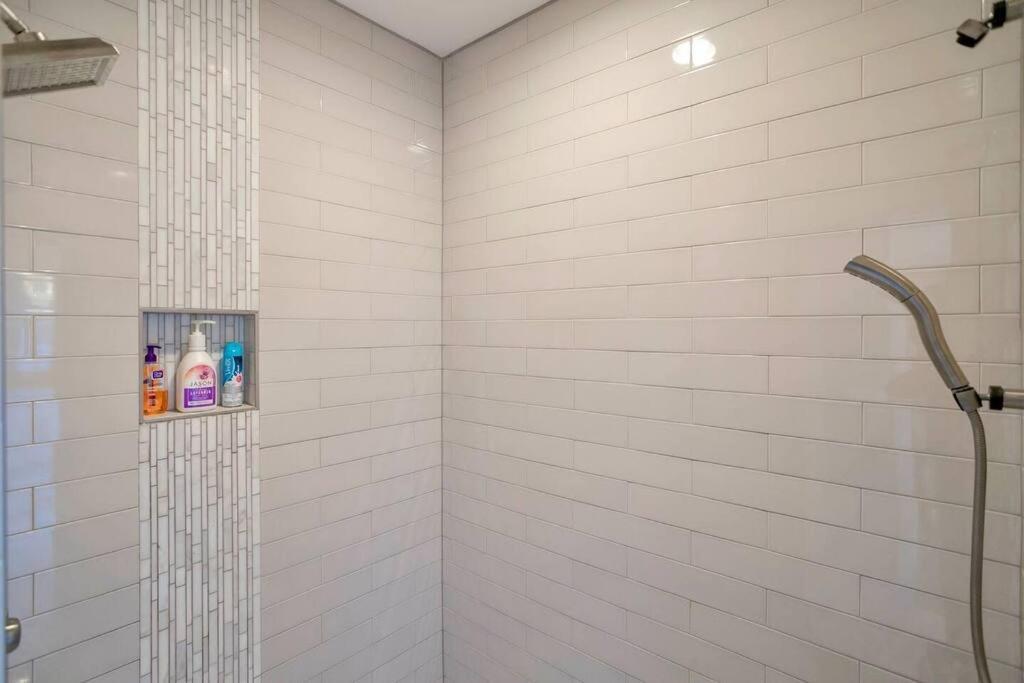 Views, Under 2mi Broadway, Gated Parking Holiday home *