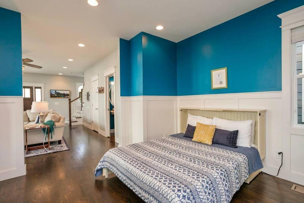 Holiday home Views, Under 2mi Broadway, Gated Parking