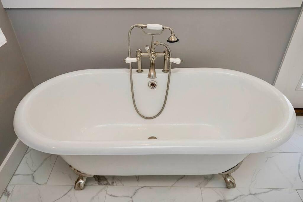 Views, Under 2mi Broadway, Gated Parking