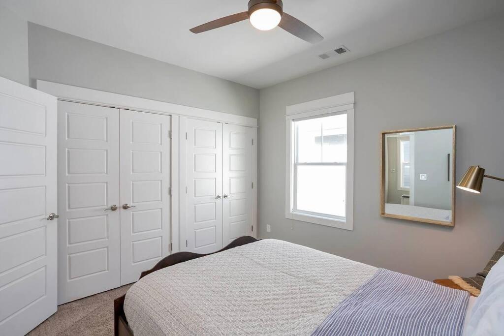 Views, Under 2mi Broadway, Gated Parking