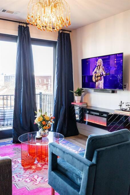 Downtown Midtown Vanderbilt, Honky Tonk Party Pad 2, Parking Gym Pool Apartment Nashville