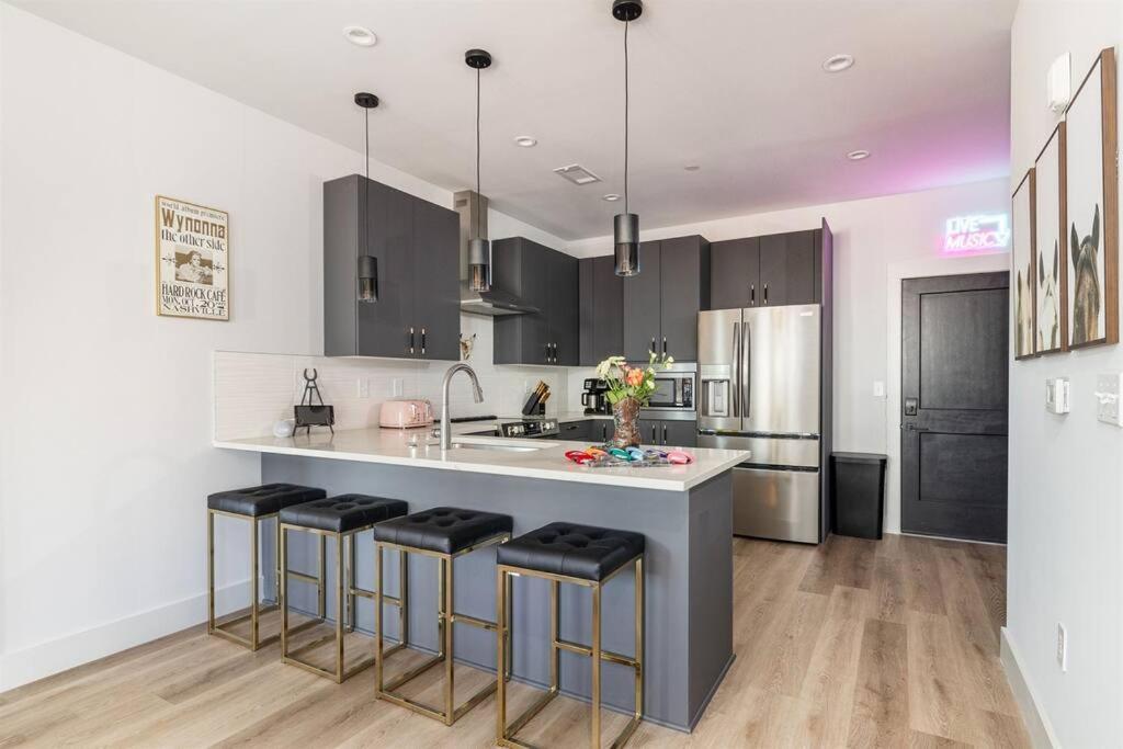 Downtown Midtown Vanderbilt, Honky Tonk Party Pad 2, Parking Gym Pool Apartment *