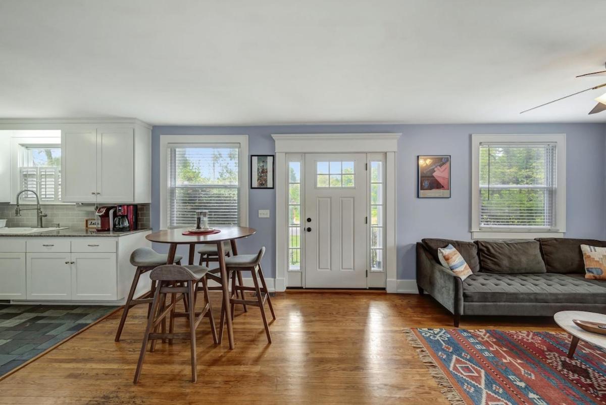 2 Bedroom 4 Miles To Broadway Sleeps 4 Holiday home Nashville