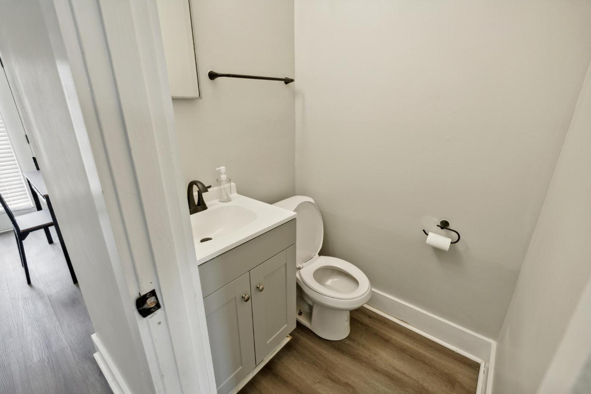 Brentwood N9 I Cozy & Comfy I 2bd I Free Parking