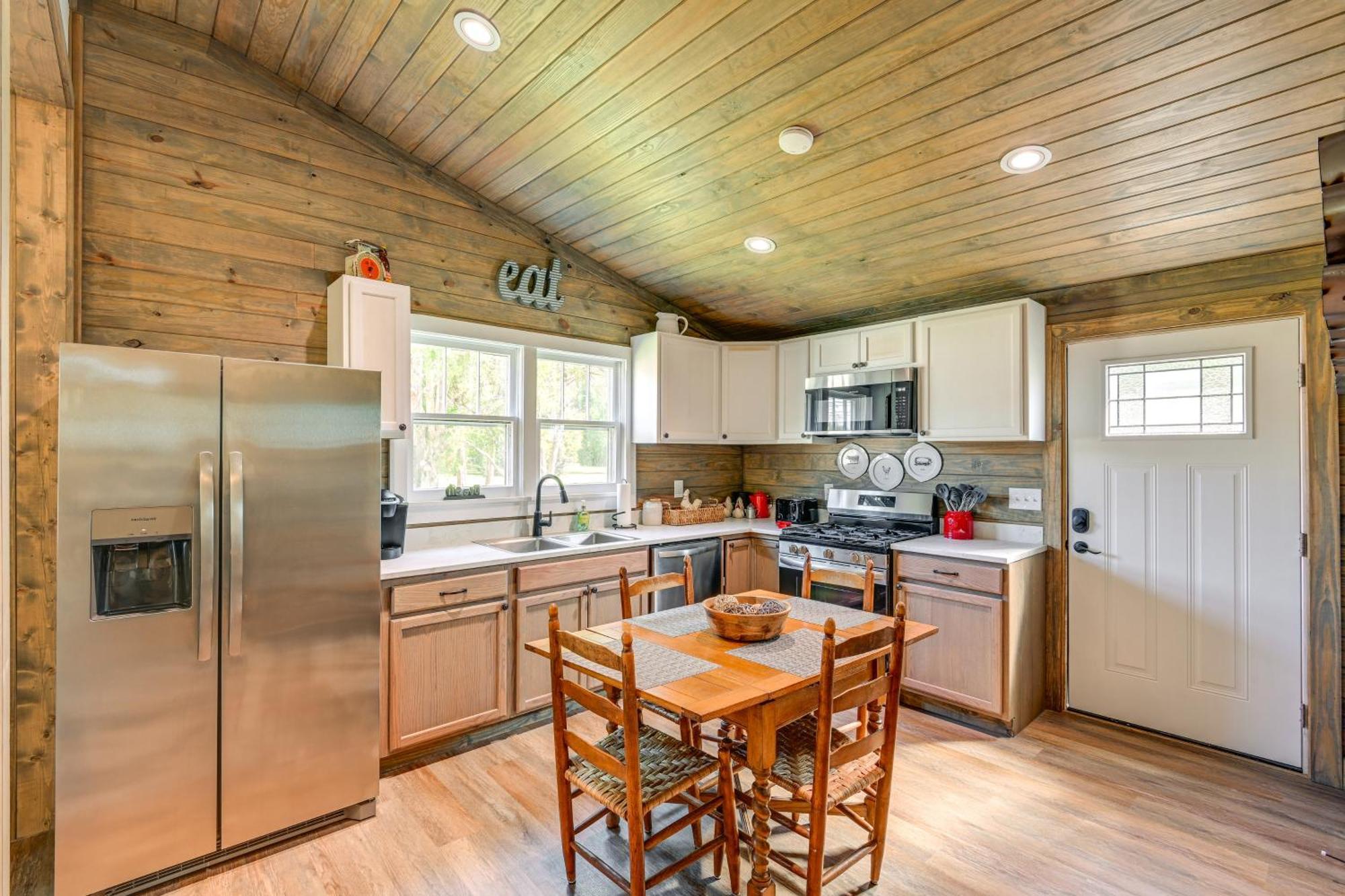 Bright Whites Creek 12 Mi To Dtwn Nashville! Holiday home *