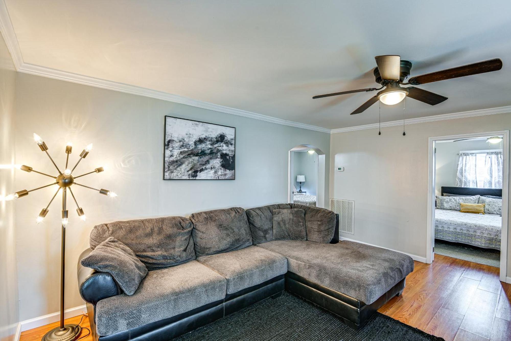 Modern Vacation About 3 Mi To Downtown! Holiday home *