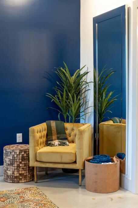 New Design-2 Miles To Broadway * Nashville