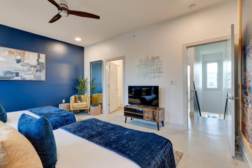 New Design-2 Miles To Broadway Nashville