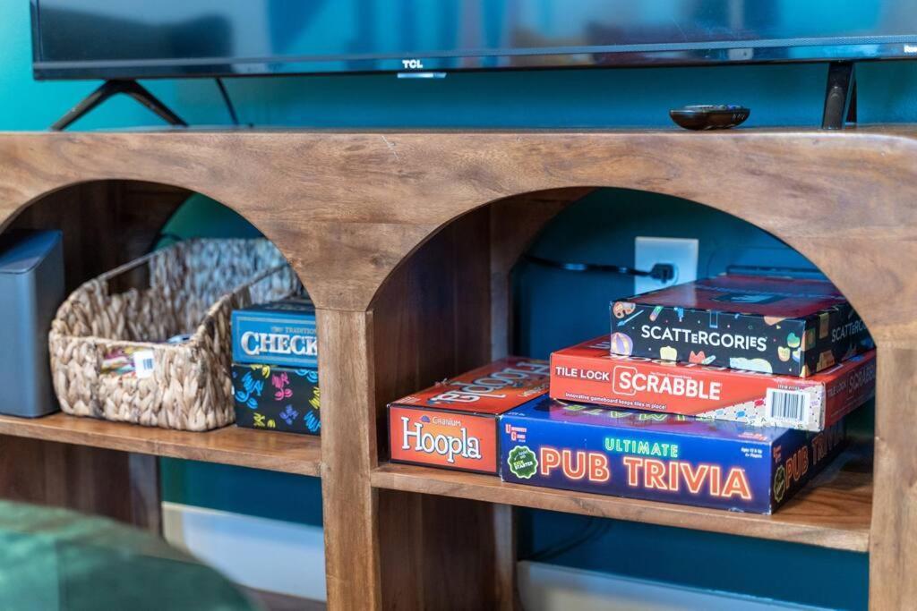 New Design-2 Miles To Broadway Apartment